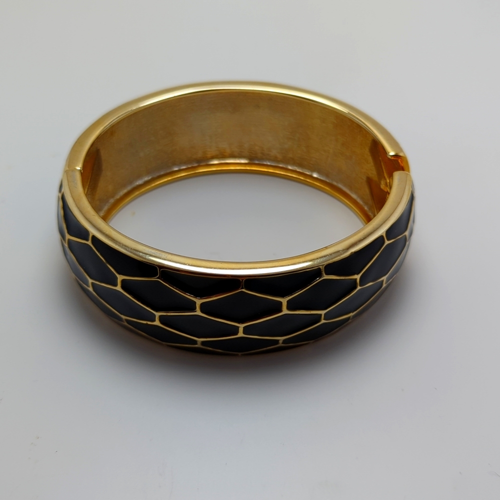 Black enamel honeycomb bracelet